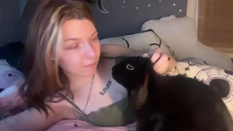 Snapshot of lizzyylovesick chatting on January 22, 4:55 pm lizzybunny online show from January 22, 4:55 pm