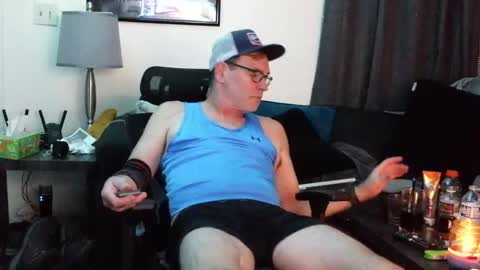 Snapshot of lngdickdaddy chatting on October 18, 1:32 am LongDick Daddy online show from October 18, 1:32 am