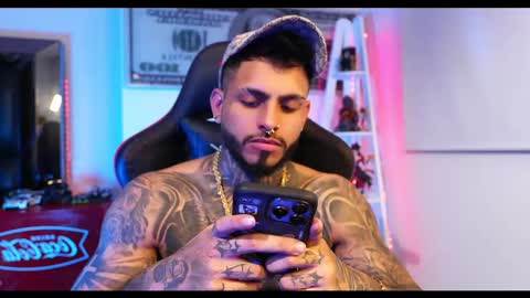 logan_hugh8 online show from March 2, 9:31 am