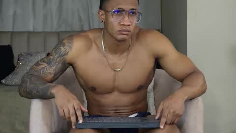 logan_varela online show from December 17, 11:55 pm