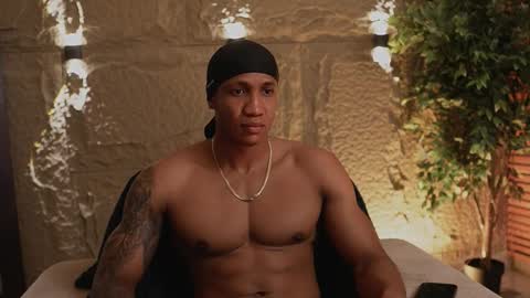 logan_varela online show from November 24, 9:46 pm