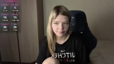 Logan and Katana online show from December 1, 12:58 pm