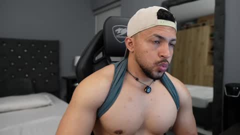 loganmartinx online show from April 11, 1:32 am