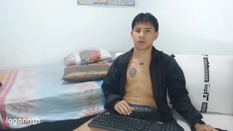 Snapshot of logannthh chatting on February 19, 9:28 am logannthh online show from February 19, 9:28 am