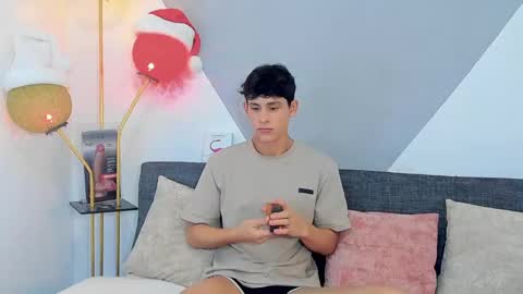 Snapshot of loganoficialx chatting on December 19, 8:24 am loganoficialx online show from December 19, 8:24 am