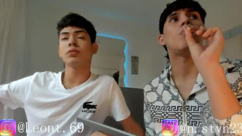 logantwink18 online show from April 1, 2:14 pm