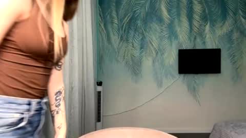 Kate online show from April 12, 1:48 pm