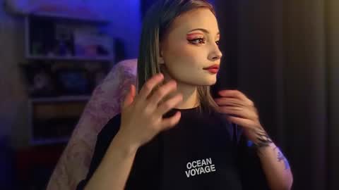 lola online show from December 17, 10:00 am