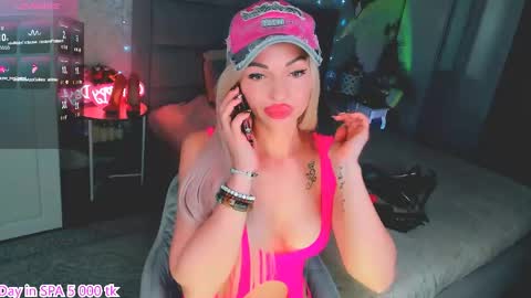 Lola online show from May 26, 12:00 pm
