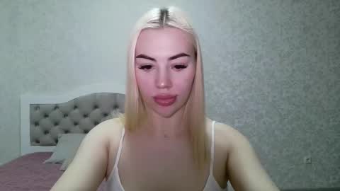 lola_lipps online show from March 15, 6:55 pm