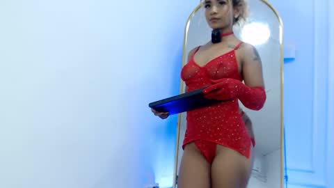 lola red online show from November 6, 9:07 pm