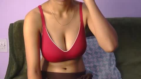 lolaa online show from March 17, 8:30 am