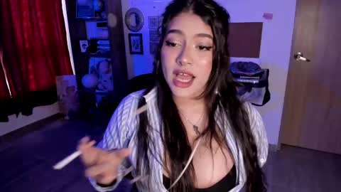 Snapshot of lolaasmith_21 chatting on October 3, 10:18 pm lolaasmith_21 online show from October 3, 10:18 pm