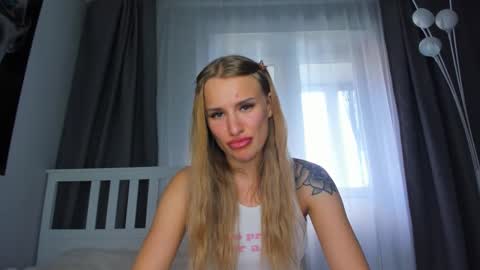 lolabani675452 online show from September 23, 1:16 pm