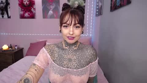Snapshot of lolabrouse__ chatting on September 28, 7:34 pm Lola online show from September 28, 7:34 pm
