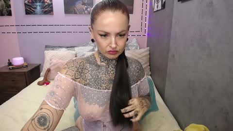 Lola online show from April 10, 7:29 pm