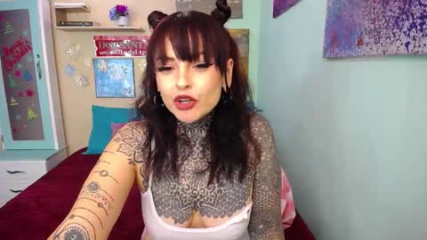 Snapshot of lolabrouse__ chatting on December 2, 6:38 pm Lola online show from December 2, 6:38 pm