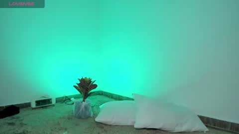Lola online show from June 28, 8:10 am