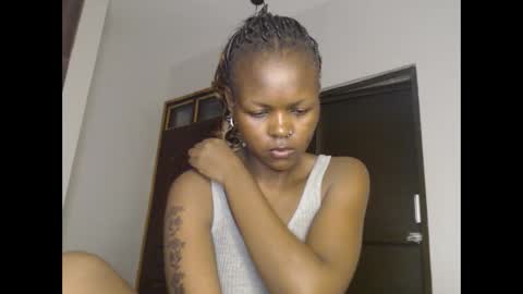 lolamia7 online show from March 10, 4:07 am