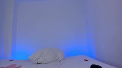 Lola online show from March 10, 10:45 pm