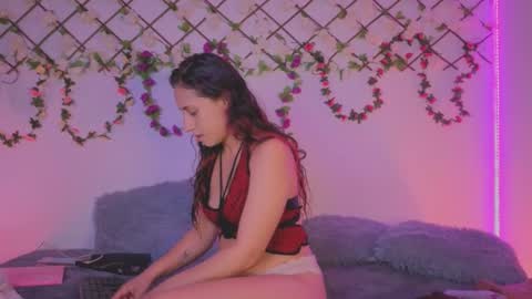  Lola  online show from November 30, 1:01 am