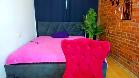 Lolla online show from December 14, 7:47 am