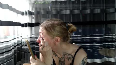 Lisa online show from November 19, 8:13 am