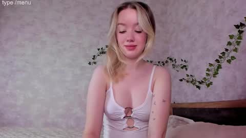 Mia online show from October 21, 4:50 am