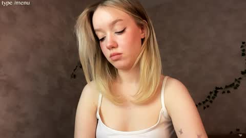 Mia online show from April 11, 7:45 am