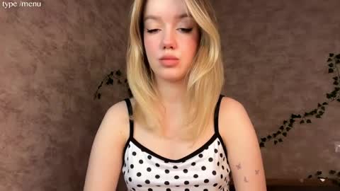 Mia online show from May 5, 5:14 am