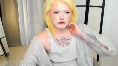 lollita online show from February 1, 9:01 pm