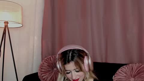 Lolly  online show from October 19, 6:40 am