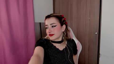 Snapshot of lollypetitte_ chatting on September 15, 3:30 am Lolly online show from September 15, 3:30 am