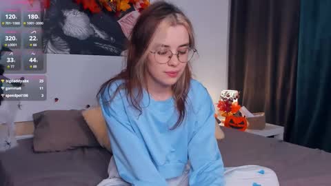 Snapshot of lonagass chatting on October 18, 8:02 pm Lona online show from October 18, 8:02 pm
