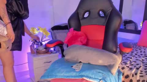 Jennifer  online show from January 6, 6:01 pm