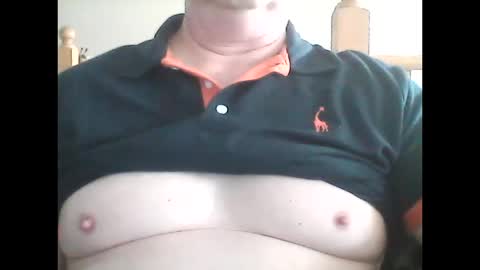 Snapshot of look823 chatting on October 13, 1:24 pm look823 online show from October 13, 1:24 pm