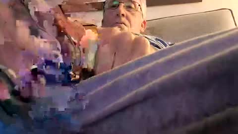 Snapshot of looking469 chatting on October 7, 4:08 am looking469 online show from October 7, 4:08 am
