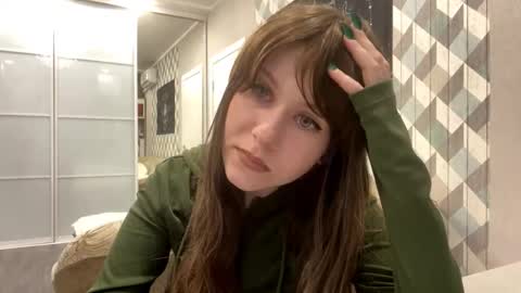 Snapshot of looking_me chatting on October 9, 5:02 am EVA online show from October 9, 5:02 am