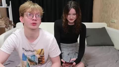 Jean and Isa right couple Mark and Eva left couple online show from February 18, 9:10 am