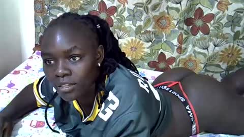 lora_amor online show from July 9, 7:23 am