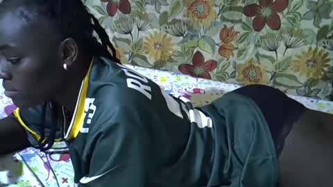 lora_amor online show from April 23, 12:29 pm