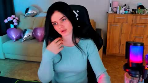 Lora Cain online show from February 25, 7:27 pm