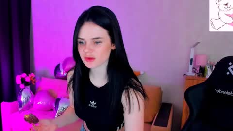 Lora Cain online show from February 22, 5:24 pm