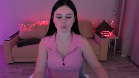 Lora Cain online show from October 9, 2:33 pm