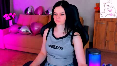 Lora Cain online show from February 14, 7:12 pm