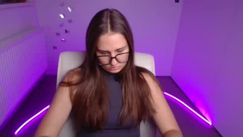 Snapshot of lora_kisses chatting on September 12, 5:31 am Lora online show from September 12, 5:31 am