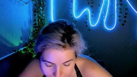 Lora online show from September 24, 2:40 am