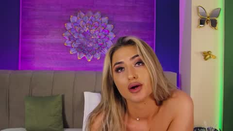 Lora online show from April 16, 9:50 pm