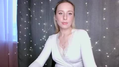 loravine online show from March 24, 2:56 pm