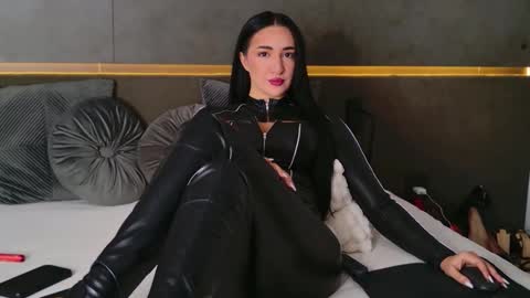 Miss online show from November 17, 4:09 pm